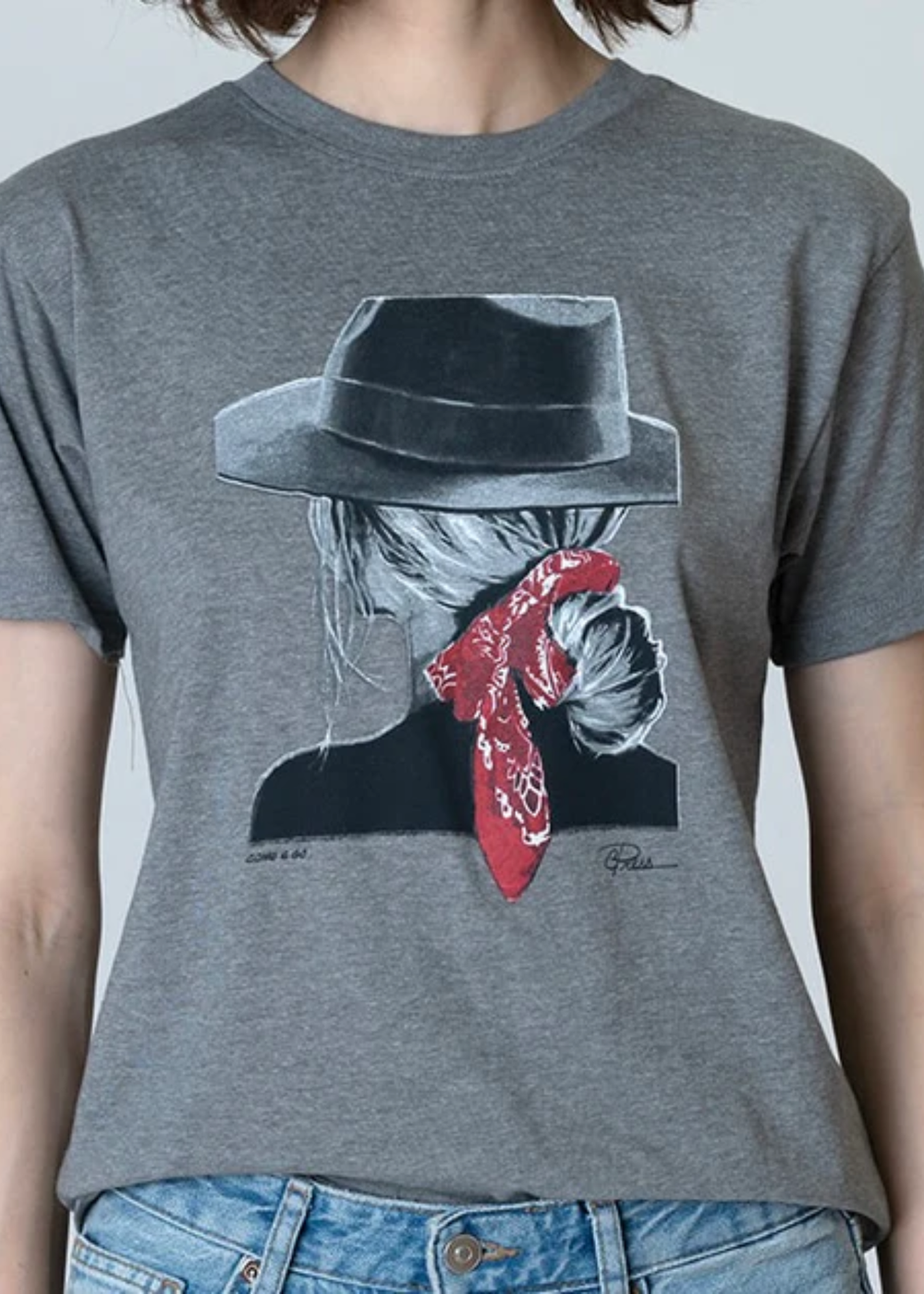 Woman wearing a grey graphic tee