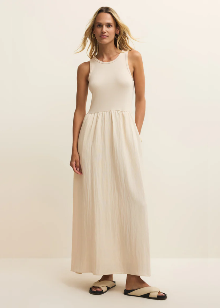 Woman wearing a white midi dress and sandals