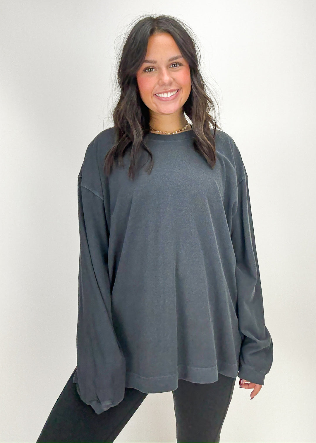 Woman wearing a dark gray oversized sweater