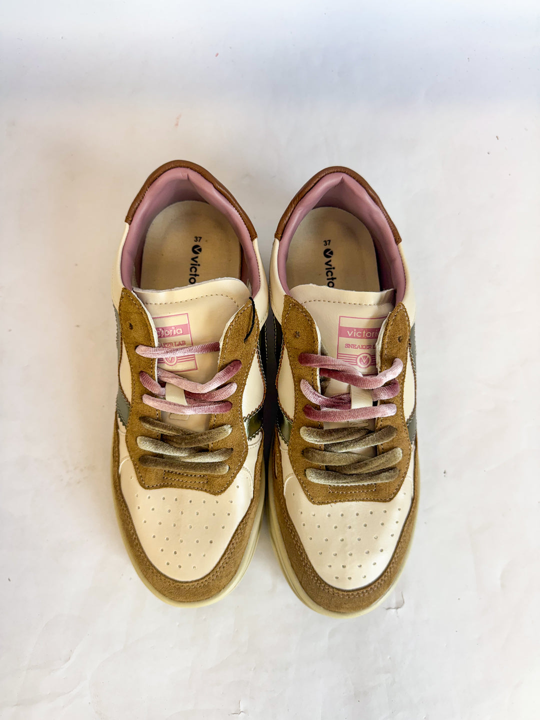 Victoria Viento Sneakers