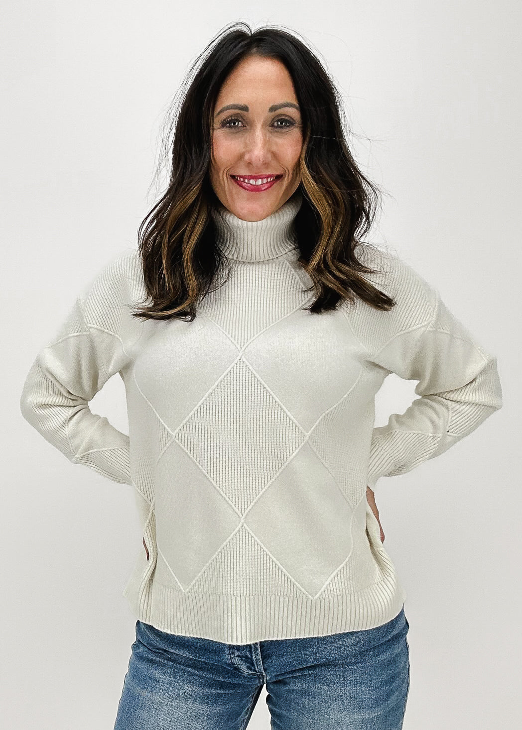 Women's textured knit ivory turtleneck sweater featuring a diamond pattern for a stylish and cozy fall look.